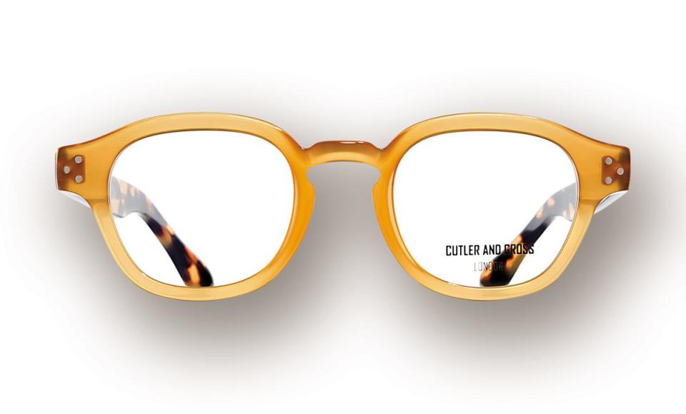 CUTLER&GROSS芥末黃配玳瑁色鏡架平光眼鏡，NT$13,000。