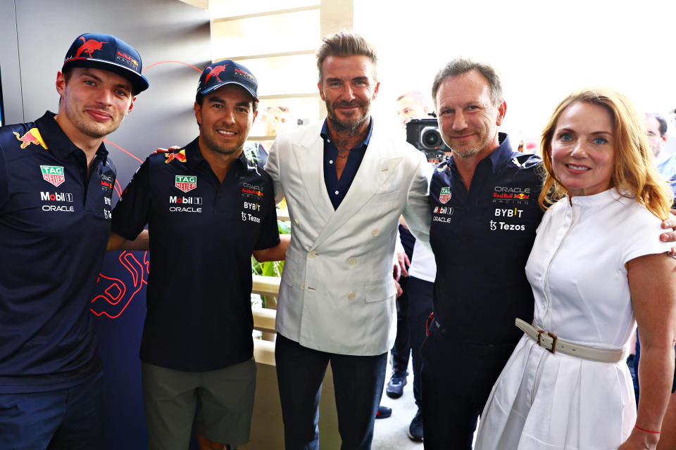 Max Verstappen, Sergio Pérez, David Beckham, Christian Horner (director del equipo Red Bull) y su esposa Geri Horner (ex integrante de las Spice Girls). Foto: Mark Thompson/Getty Images