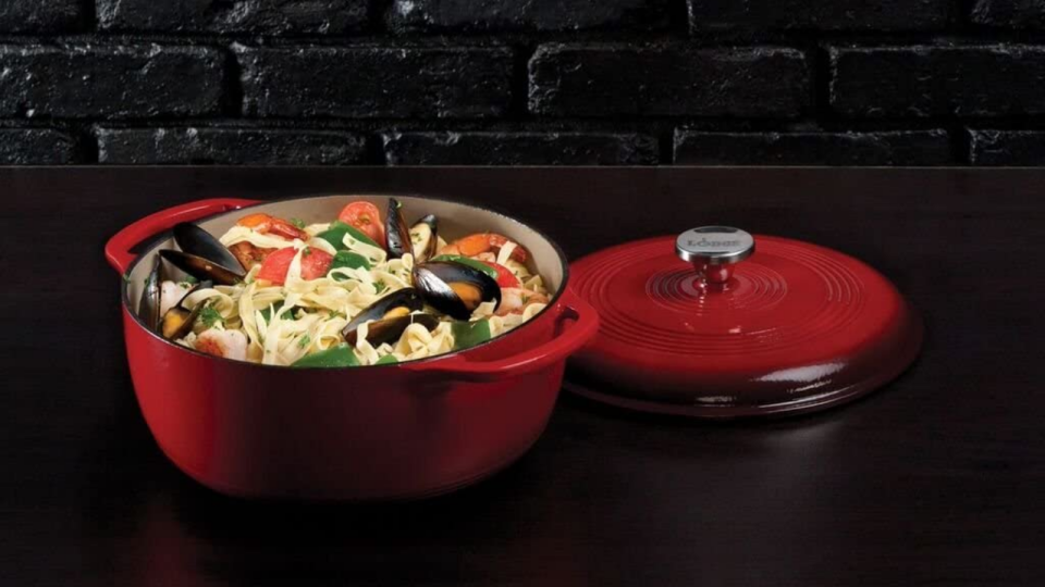 Best Home Depot gifts: Lodge Dutch oven