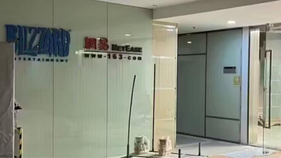 NetEase livestreamed the demolition of China's Blizzard offices to 30,000 viewers online. (Photo: NetEase)