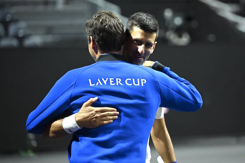 Zugaoyu embraces Fedana (Pic: Laver Cup)