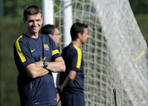 El nuevo entrenador del FC Barcelona, Tito Vilanova, dirige el primer entrenamiento de la temporada, el 17 de julio en Barcelona.