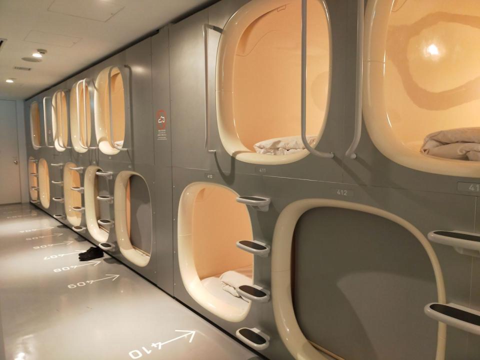 capsule hotel pods