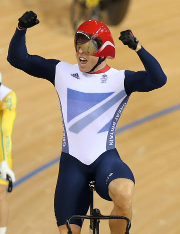 Sir Chris Hoy celebrates victory in the final of the men's Keirin. (Getty Images)