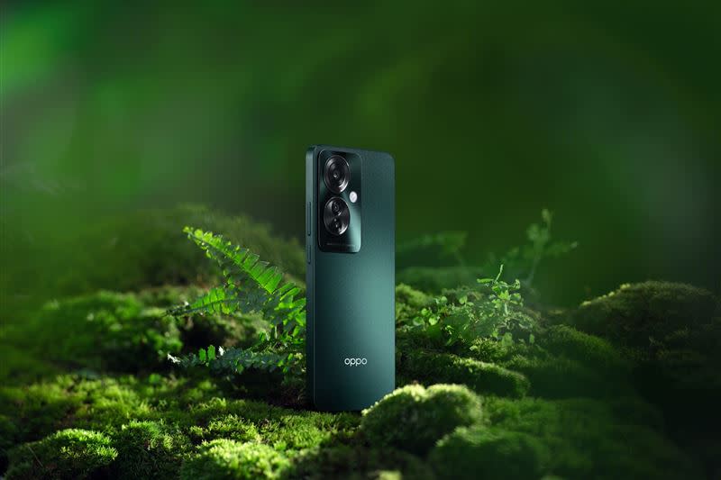 OPPO Reno11 F 提供蔚藍、墨綠兩種色系。