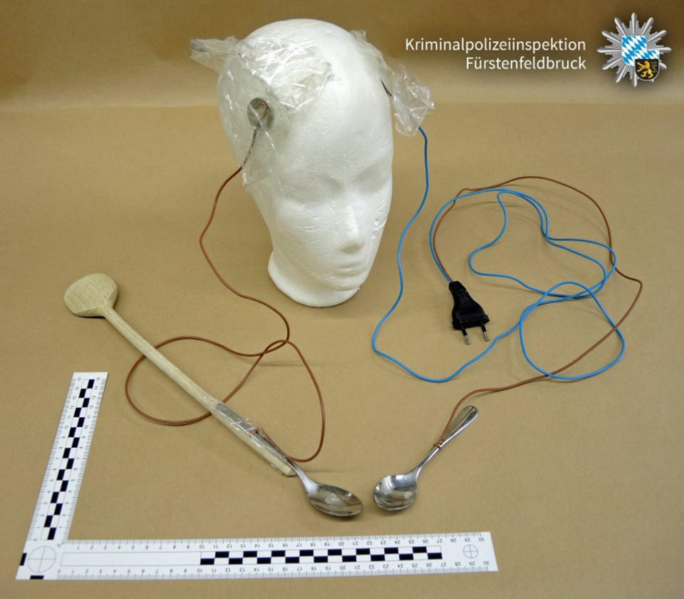 The equipment used in the electric shock "experiment" (Picture: CEN)