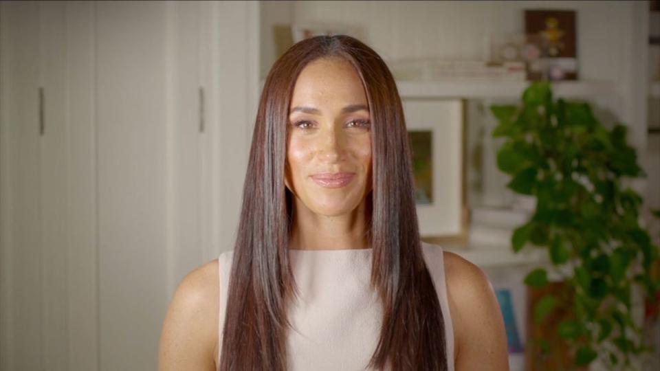 Meghan Markle stuns straight hair new video