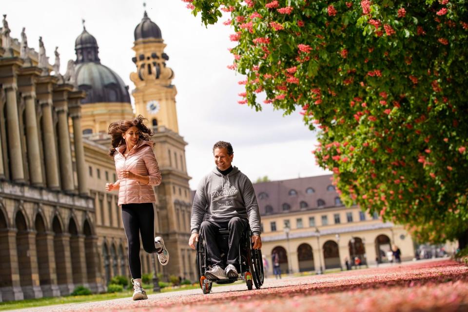 Tarek Rsaouli, ehemals einer der besten Mountainbiker der Welt, setzt beim Outdoor-Sport auf die Schönheit der bayerischen Hauptstadt. In München gibt es neben jahrhundertealte Bauwerken auch viele Parks, die Lust auf Frischluft machen. (Bild: Daniel Grund/Wings for Life World Run)