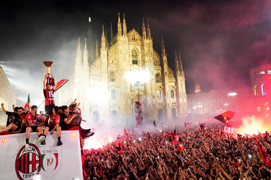 AC Milan players celebrate their championship win with the Scudetto trophy during the AC Milan Serie A Victory Parade at Piazza Duomo on May 23, 2022 in Milan.