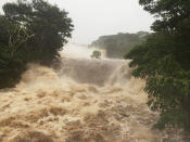 <p>This photo provided by Jessica Henricks shows flooding Thursday, Aug. 23, 2018, Wailuku River near Hilo, Hawaii. (Photo: Jessica Henricks via AP) </p>