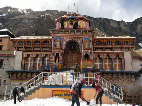 Uttarakhand High Court lifted the ban on Chardham Yatra