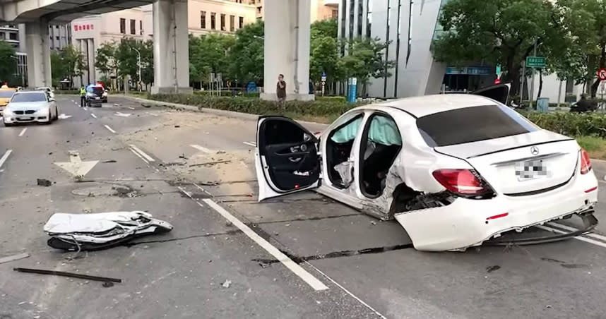 台中西屯區26日清晨發生車禍。（圖／翻攝自重機車友 ❘ 各區路況、天氣回報中心）