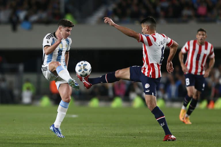 Julián Álvarez, cerca del segundo gol de Argentina