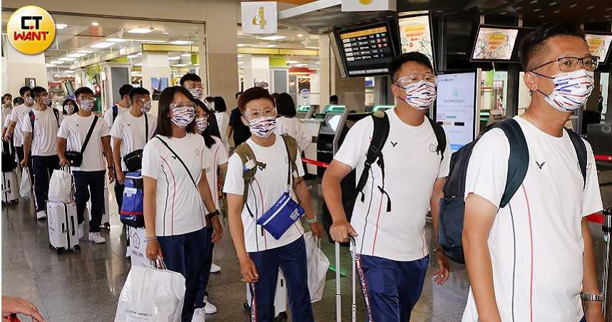 東京奧運台灣代表團包機前往日本，卻引發爭議。（圖／趙文彬攝影）