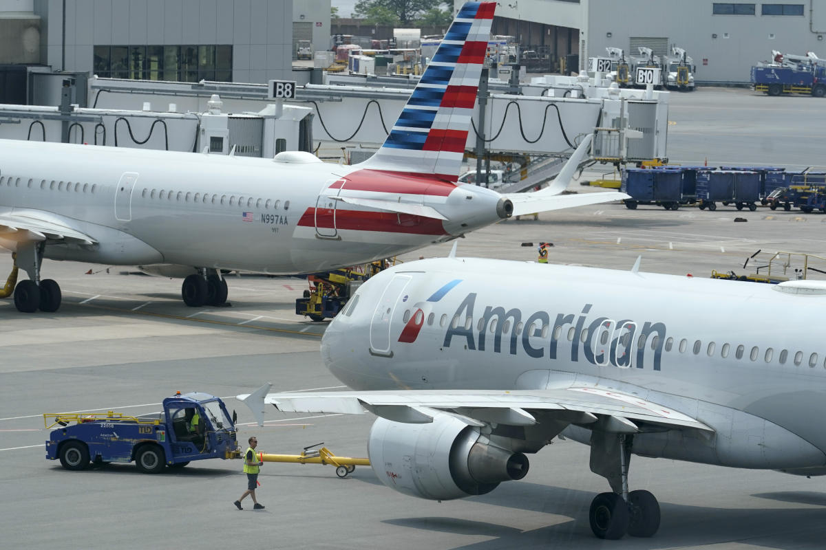 American Airlines flight attendants ratify contract that ends their threats to go on strike