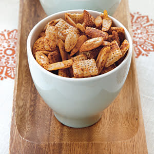 Spicy Almond-Pumpkinseed Snack Mix