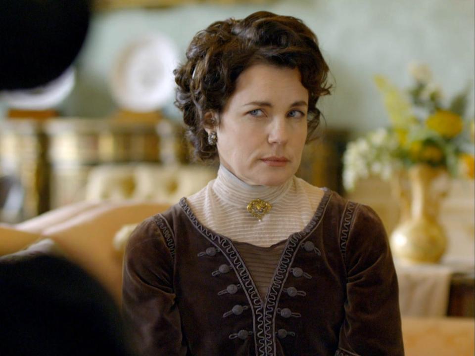 Elizabeth McGovern as Cora Crawley.