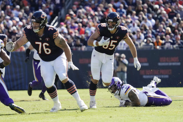 Cousins, Hicks lead way as Vikings knock out Fields, beat Bears 19