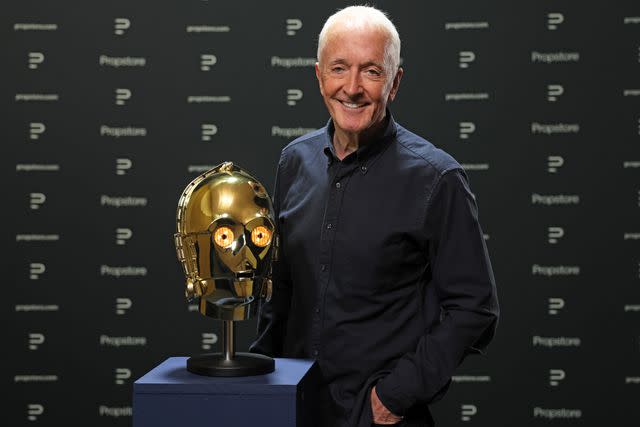 <p>Courtesy of Propstore</p> Anthony Daniels with C-3PO's head