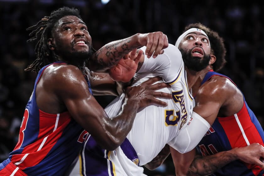 Los Angeles, CA, Sunday, November 28, 2021 - Detroit Pistons center Isaiah Stewart (28) battles.