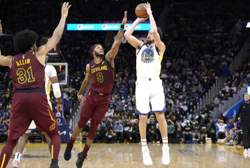 回歸兩場的湯普森（Klay Thompson），15.5分、3籃板、2助攻，外線威脅力依然不小。法新社