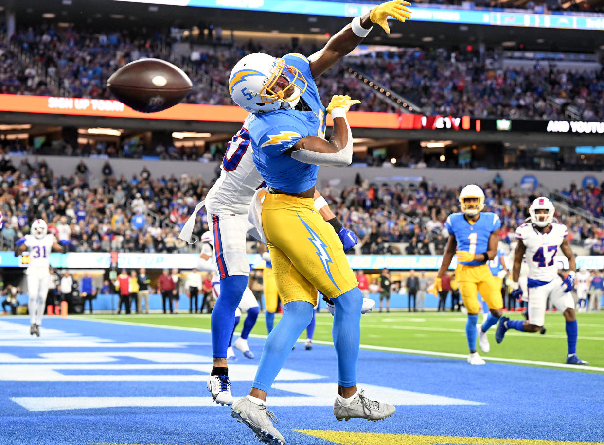  NFL game between the Bills and Chargers. 