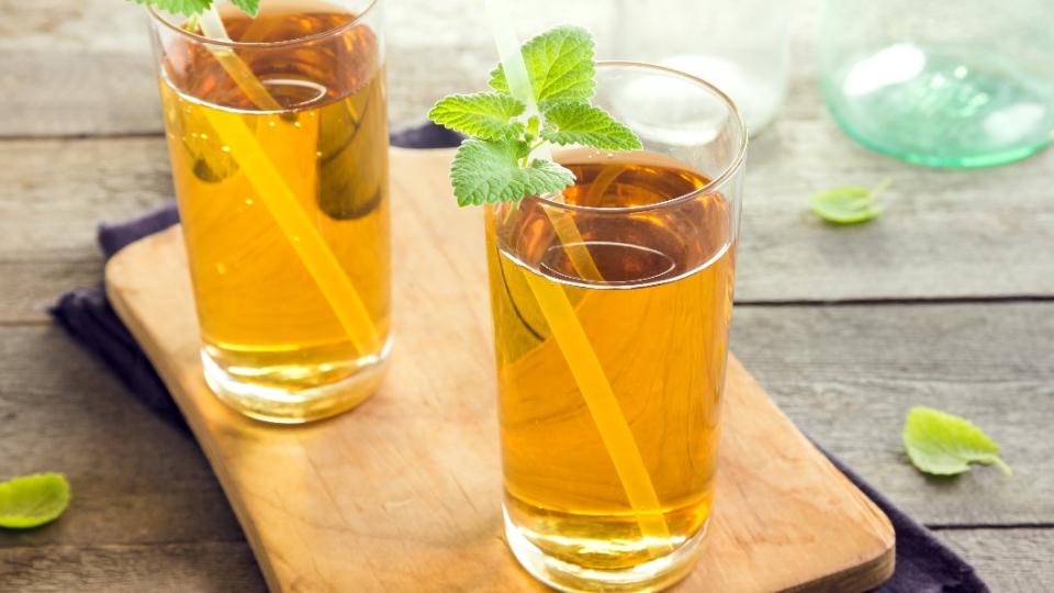 醫師大推飲用無糖綠茶。（示意圖／shutterstock 達志影像）