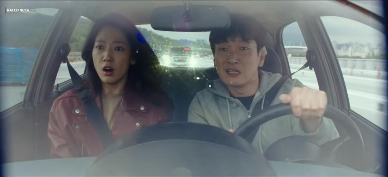 Kang Seo Hae (Park Shin Hye, left) and Han Tae Sul (Cho Seung Woo) attempt to evade the shadowy Control Bureau and gather information from time-travellers coming to Earth in Sisyphus