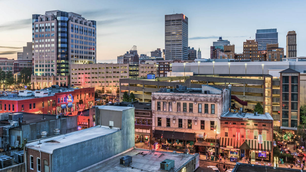 Memphis, Tennessee, USA downtown skyline.