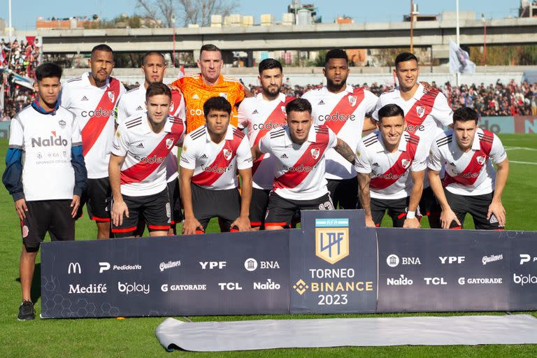 Los titulares de River en la derrota ante Barracas; solo Franco Armani y Enzo Díaz repetirían.