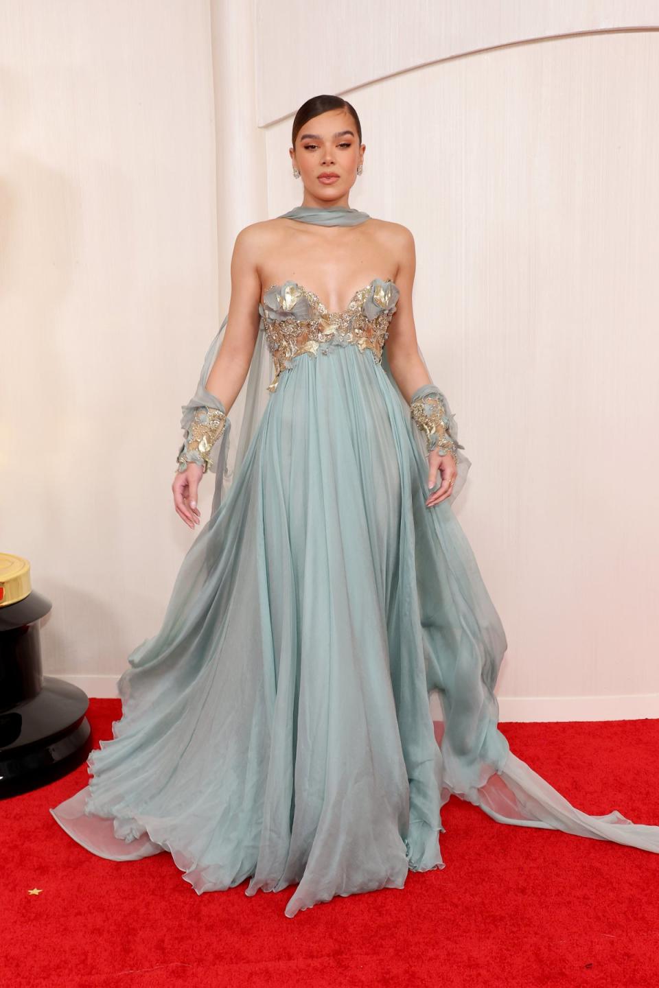 Hailee Steinfeld in Elie Saab Couture (Getty Images)