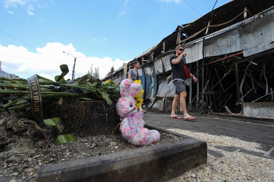 Flowers left by local residents to pay tribute to civilian people killed yesterday by a Russian military strike, amid Russia's attack on Ukraine, are seen at the strike site in Kostiantynivka (REUTERS)