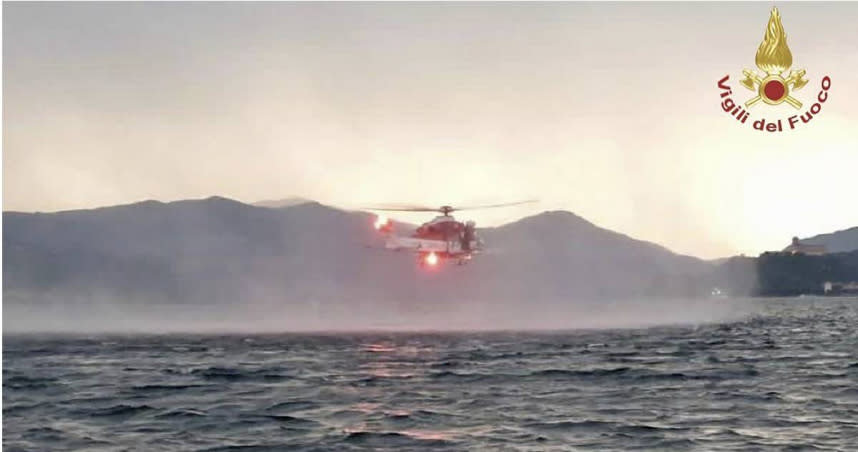 義大利北部馬焦雷湖（Lake Maggiore）在5月28日遭遇暴風雨，一艘載有25人的遊船翻覆，導致4人死亡。（圖／達志／美聯社）
