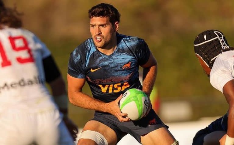 Santiago Alvarez Fourcade, en acción con los Pumas