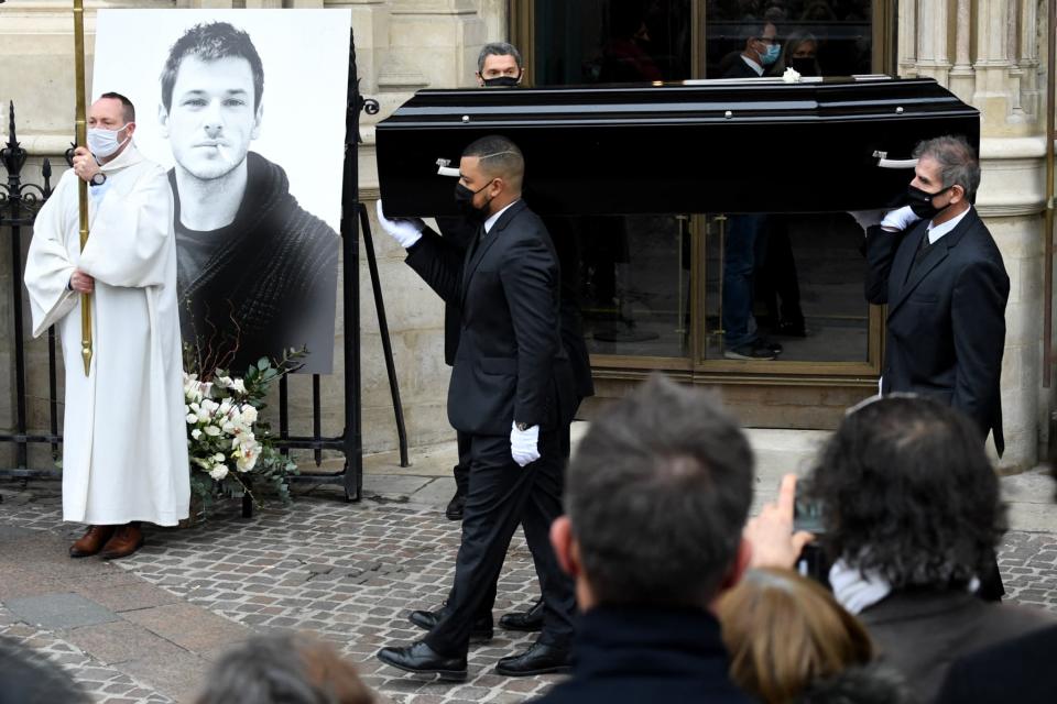 Le cercueil de Gaspard Ulliel sur le parvis de l'église Saint-Eustache à Paris - Bertrand Guay - AFP