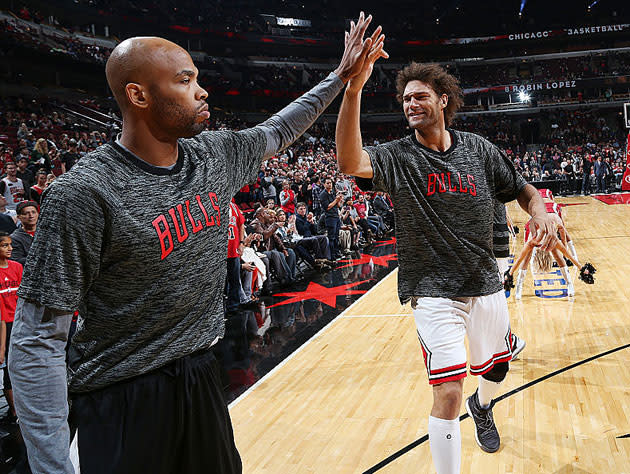 Taj Gibson and Robin Lopez line up. (Getty Images)