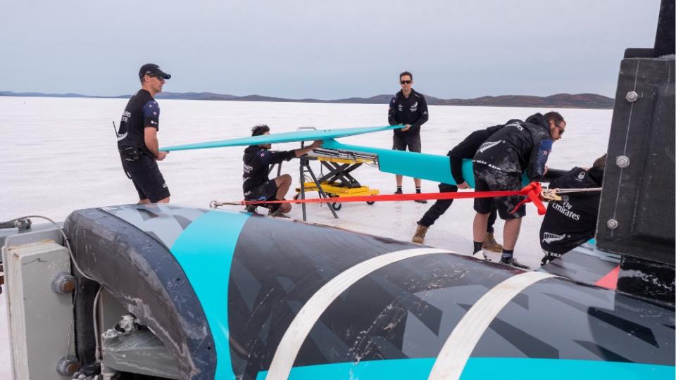 The New Zealand America's Cup team broke the wind-powered sailing record on its land yacht Horonuku on Australia's Lake Gairdner. 