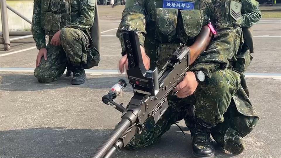 國軍戰備週登場！　黑鷹直升機披上大型迷彩布　演練「偽裝防護」