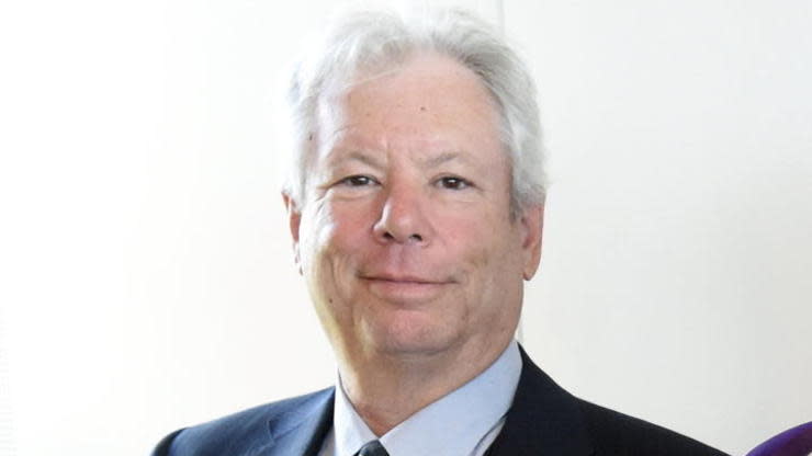 Richard Thaler erhält den Nobelpreis für Wirtschaftswissenschaften. Der US-Ökonom hat sich auf die Untersuchung von Verhalten spezialisiert. Er integriere Ökonomie und Psychologie, heißt es in der Begründung.