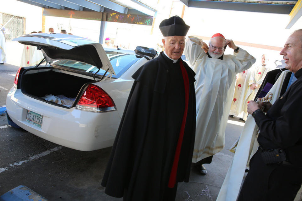 NOGALES, Arizona (April 1, 2014) - Cardinal Seán O'Malley of Boston and 7 other bishops celebrate Mass on the US-Mexico border in Arizona to commemorate the deaths of migrants in the desert and to pray for immigration reform. More information is available at www.justiceforimmigrants.org