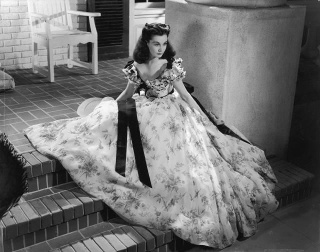 Nueve consejos para que luzcas como una actriz de cine al usar un vestido  de fiesta largo — The Vaults