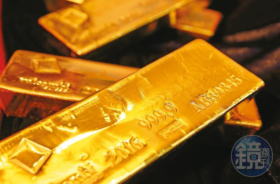 全球採行寬鬆貨幣政策，資金氾濫造成貨幣貶值，黃金看漲。