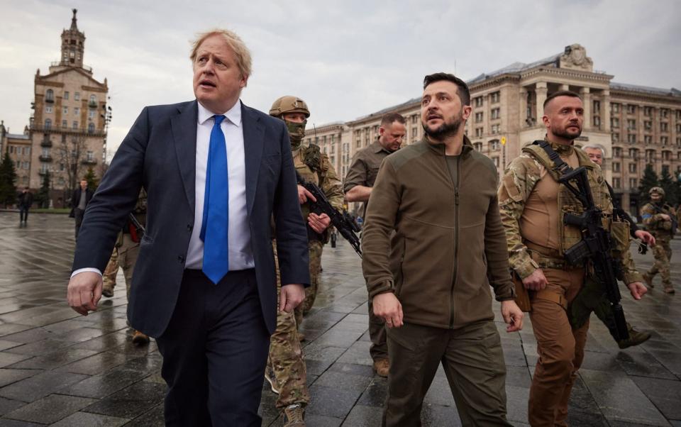 A handout photo released by the Ukrainian Presidential Press Service shows British Prime Minister Boris Johnson (L) and Ukrainian President Volodymyr Zelensky (C) walking in central Kyiv, on April 9, 2022. - British Prime Minister Boris Johnson paid an unannounced visit to Kyiv on April 9, 2022 - AFP
