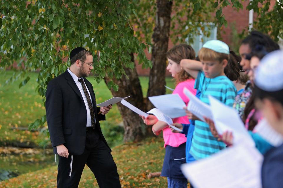 Rabbi Tzuriel Gluck, left, leads his Hasten Hebrew Academy of Indianapolis fifth graders in a tashlich ceremony, Friday, October 3, 2014, a symbolic casting away of sins.  The ritual is performed in the Rosh Hashanah to Yom Kippur holy days.