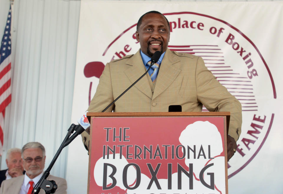 Thomas "Hitman" Hearns gives his speech during the induction ceremony for the International Boxing Hall of Fame in Canastota, N.Y., Sunday, June 10, 2012. (AP photos/Heather Ainsworth)