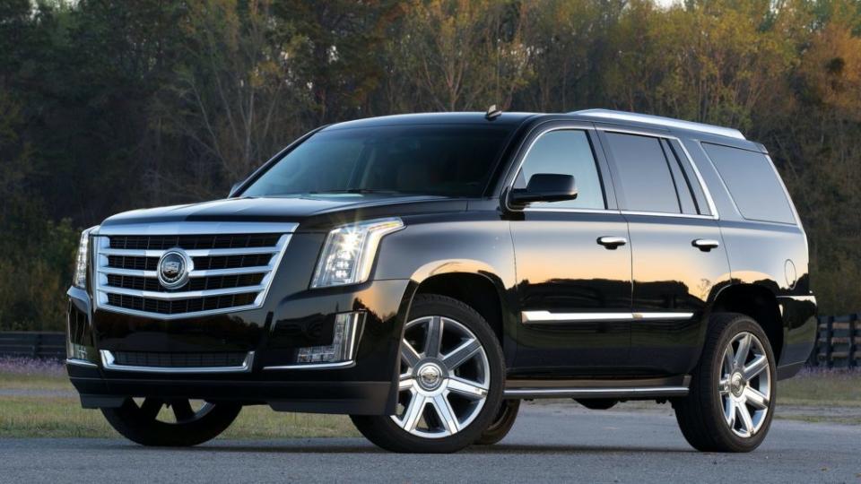 強尼戴普出庭時都會搭乘一輛氣派的Cadillac Escalade。(圖片來源/ Cadillac)