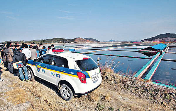 韓警去年赴信義島鹽田了解狀況。