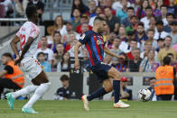 Barcelona's Jordi Alba, right, controls the ball in front of Mallorca's Iddrisu Baba during a Spanish La Liga soccer match between Barcelona and Mallorca at the Camp Nou stadium in Barcelona, Spain, Sunday, May 28, 2023. (AP Photo/Joan Monfort)