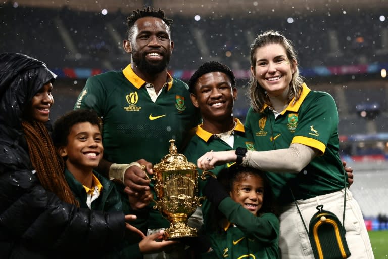 Captain Siya Kolisi (C) poses with his family after leading <a class="link " href="https://sports.yahoo.com/soccer/teams/south-africa-women/" data-i13n="sec:content-canvas;subsec:anchor_text;elm:context_link" data-ylk="slk:South Africa;sec:content-canvas;subsec:anchor_text;elm:context_link;itc:0">South Africa</a> to victory over <a class="link " href="https://sports.yahoo.com/soccer/teams/new-zealand-women/" data-i13n="sec:content-canvas;subsec:anchor_text;elm:context_link" data-ylk="slk:New Zealand;sec:content-canvas;subsec:anchor_text;elm:context_link;itc:0">New Zealand</a> in the 2023 Rugby World Cup final in Paris. (Anne-Christine POUJOULAT)