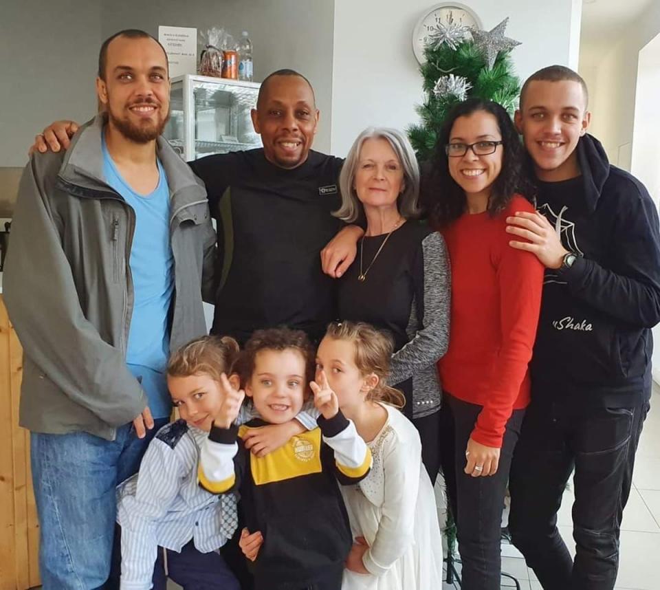 Lewis Dyer (left) with his father Robert Dyer and family (via Lewis Dyer)